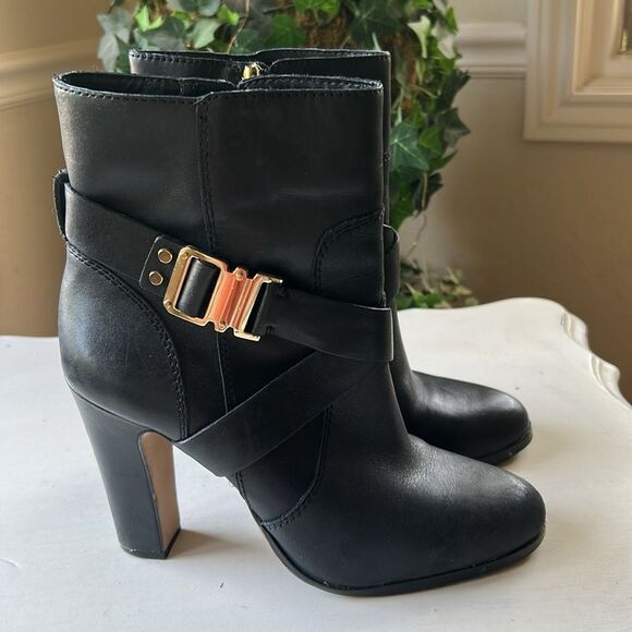 Vince Camuto Black Leather Ankle Boots with Gold Buckle 8.5M - Picture 6 of 12